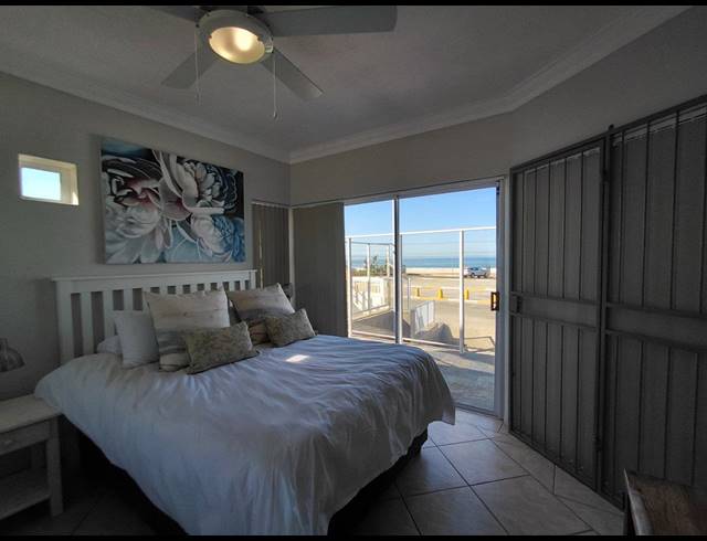 2 BEDROOM APARTMENT FOR SALE IN JEFFREYS BAY CENTRAL
